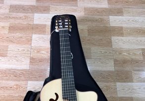 Guitar classic Manuel Rodriguez B cutaway Guitar classic Manuel Rodriguez B cutaway